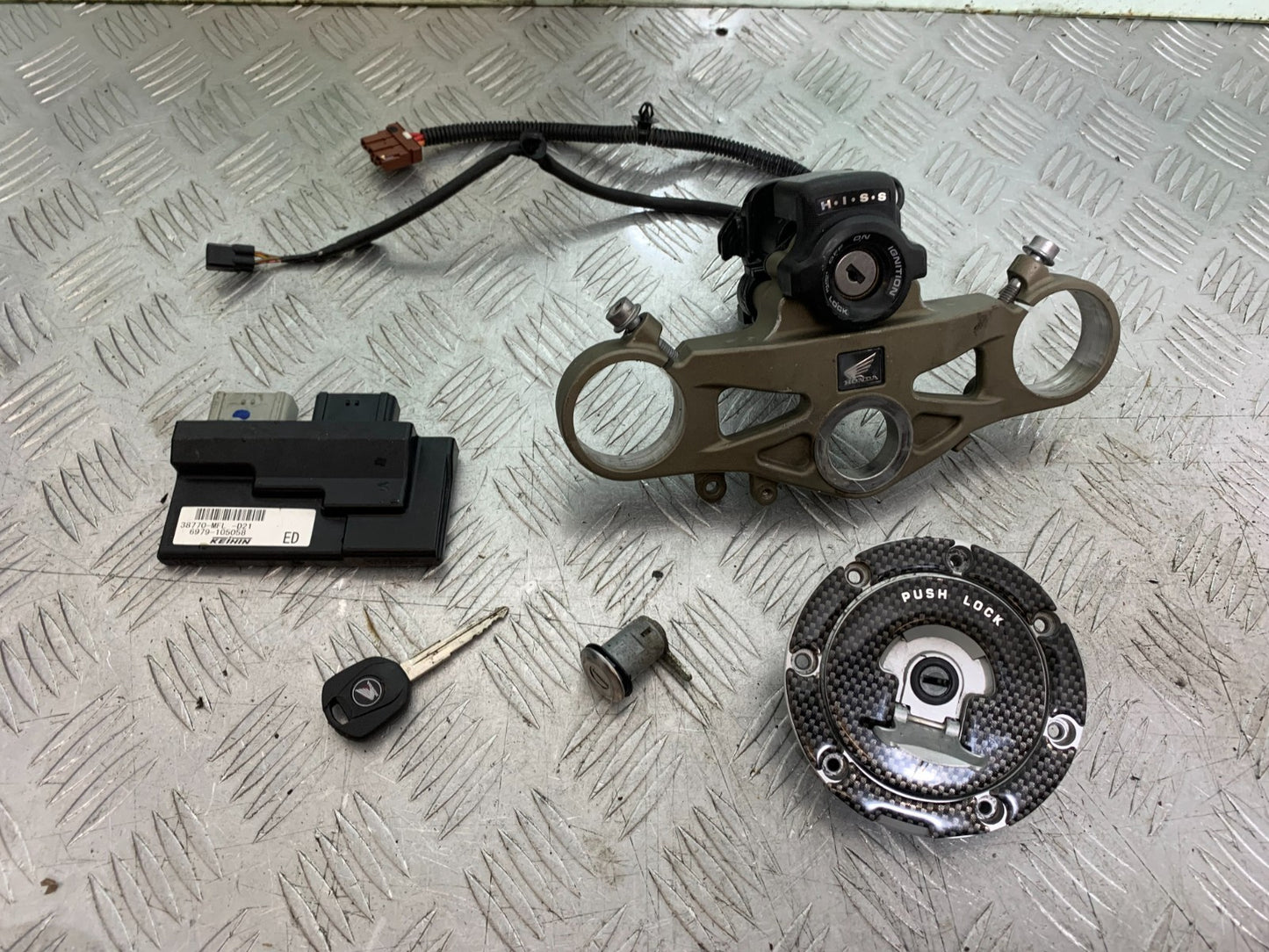 HONDA CBR1000 RR ECU LOCKS KEY  YEAR  2008-2011 (CMB1330)