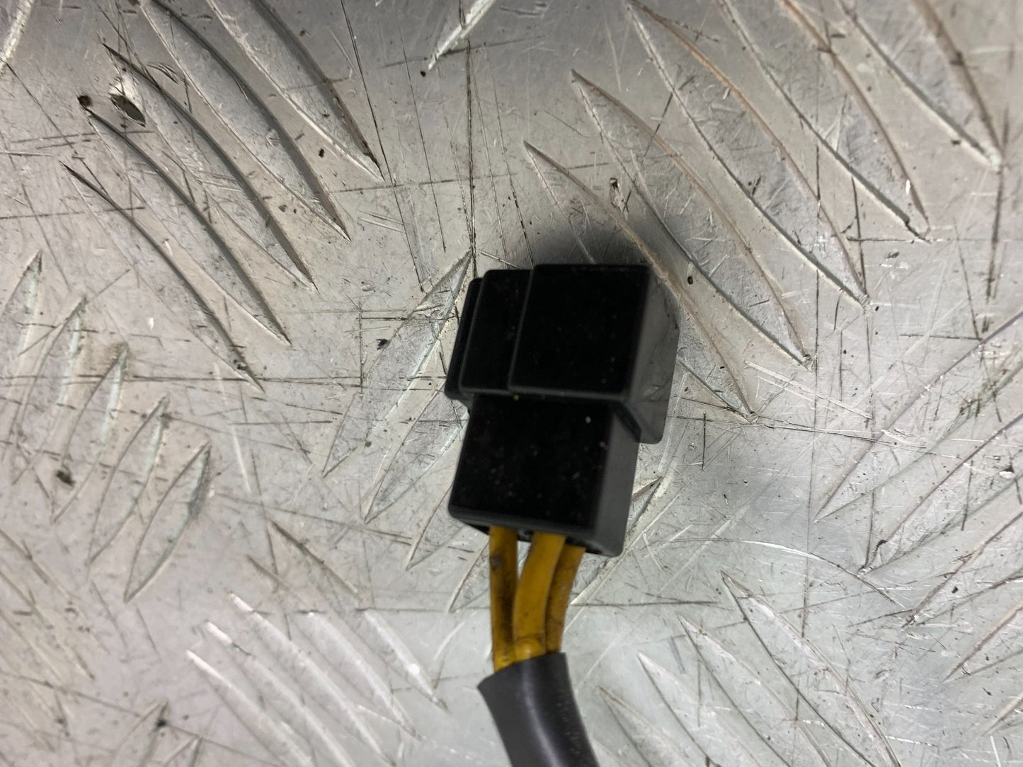 TRIUMPH 955I SPRINT RS REGULATOR YEAR 1999-03 (CMB1313)