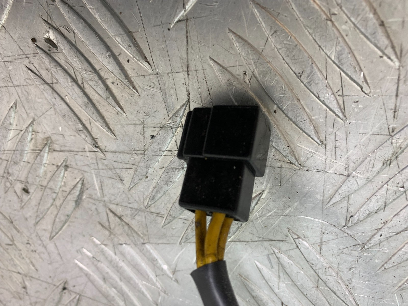 TRIUMPH 955I SPRINT RS REGULATOR YEAR 1999-03 (CMB1313)