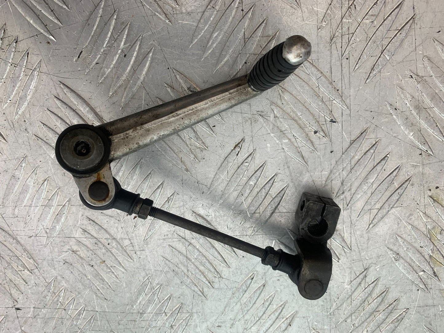 KAWASAKI GPZ600 GPZ 600 GEAR LEVER  YEAR 1988-90 (CMB1258)