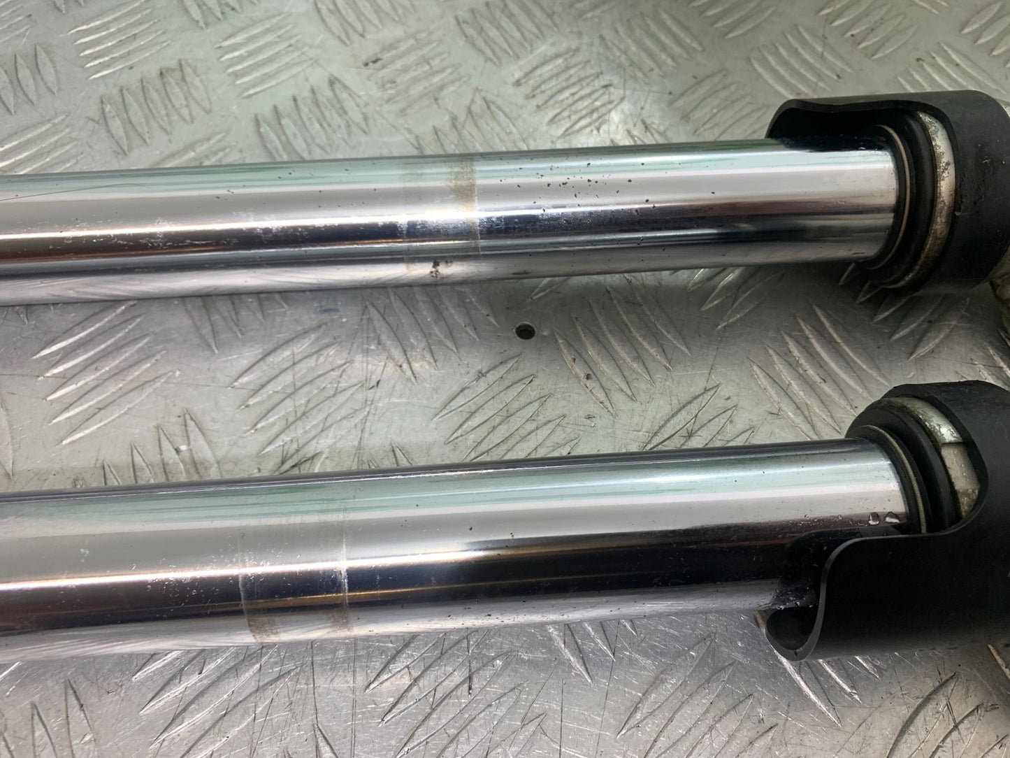 HONDA CBR1100 BLACKBIRD FORKS   YEAR 1999-2005 (CMB1232)