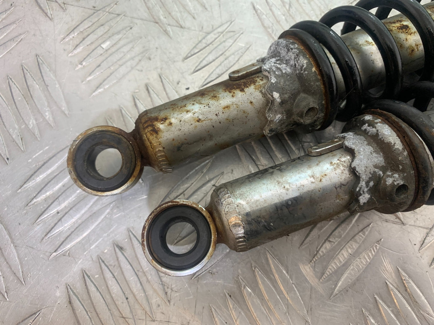 YAMAHA YBR125 YBR 125 REAR SHOCKS   YEAR 2010-2017 (CMB1163