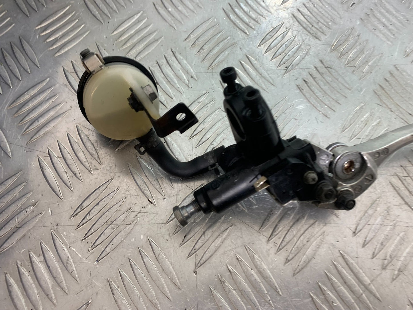 TRIUMPH 1050 SPRINT ST FRONT BRAKE CALIPER   2003-2011 (CMB1285)