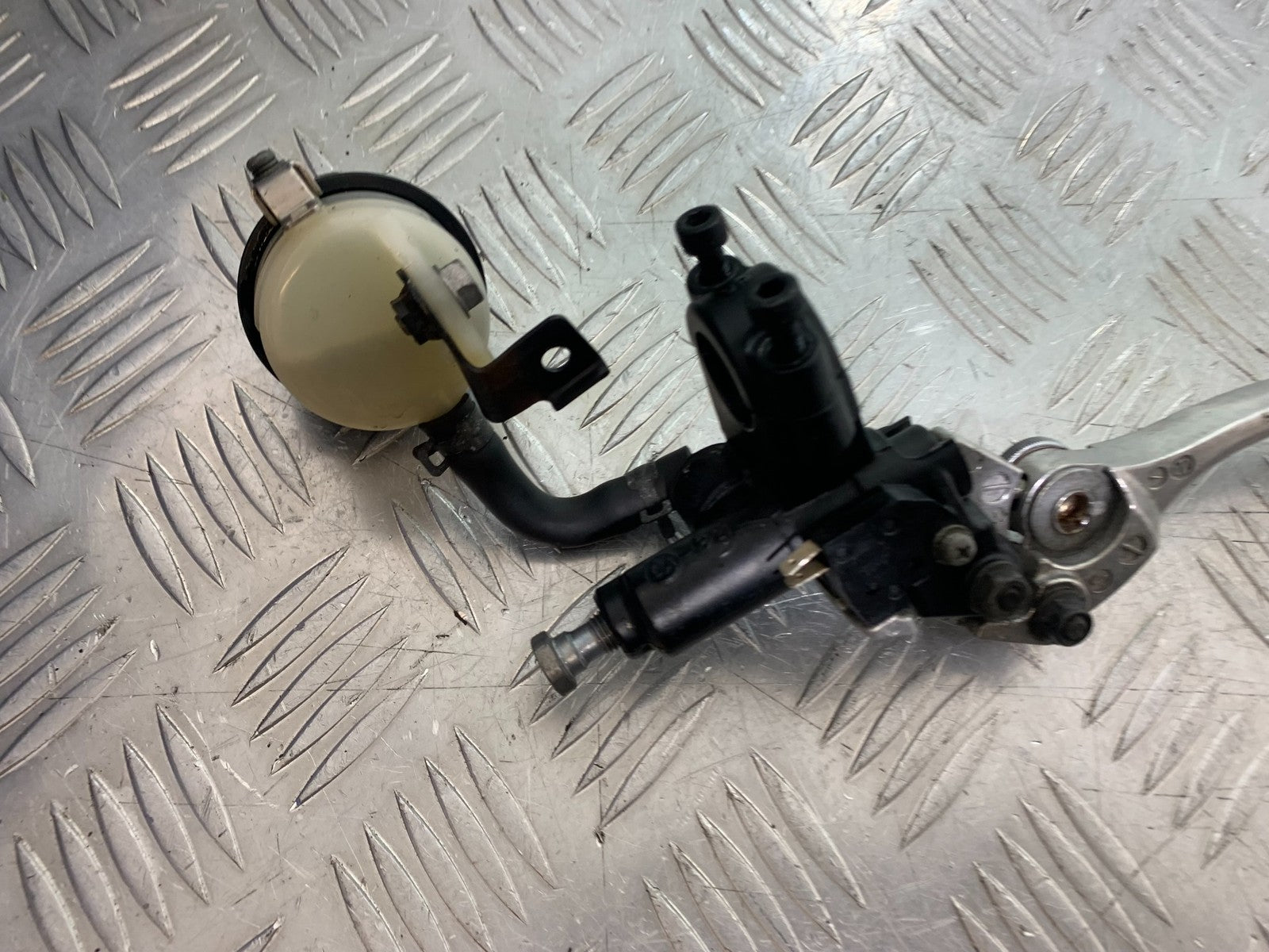 TRIUMPH 1050 SPRINT ST FRONT BRAKE CALIPER   2003-2011 (CMB1285)