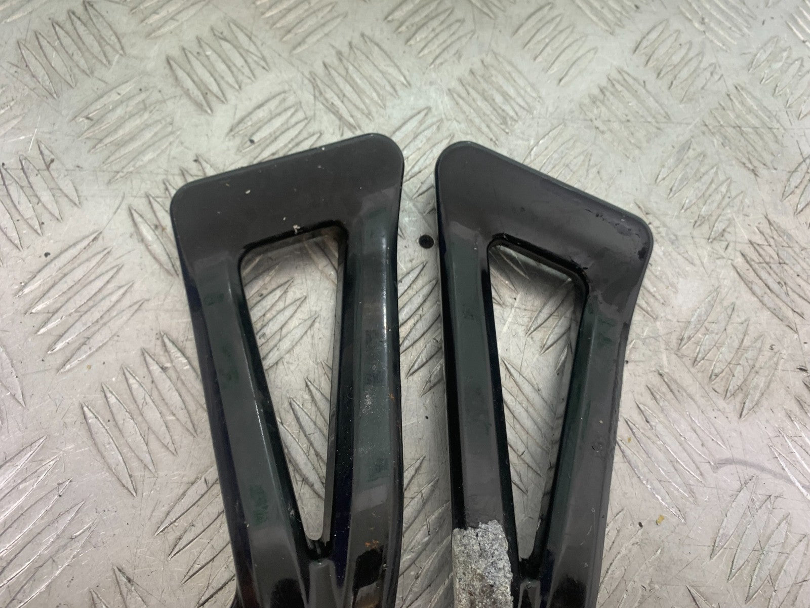 SUZUKI GSX750 INAZUMA REAR HANGERS AND PEGS   YEAR 1998-2003 (CMB1308)