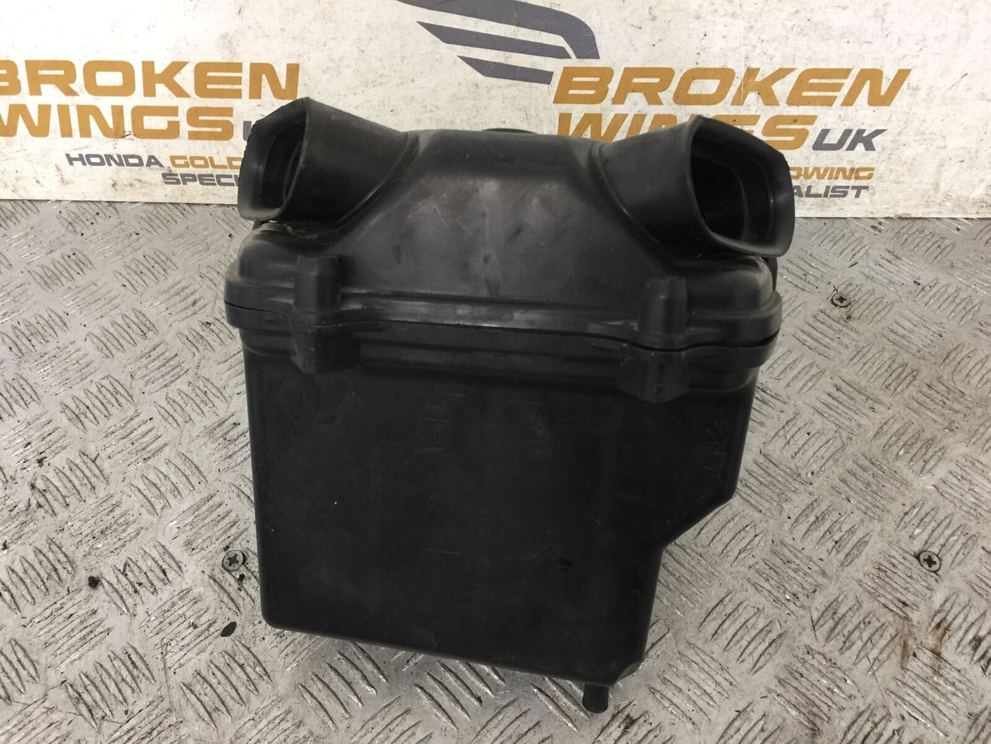 HONDA GL1800 GL 1800 AIR BOX  YEAR 2004-10 ABS (STOCK 890)