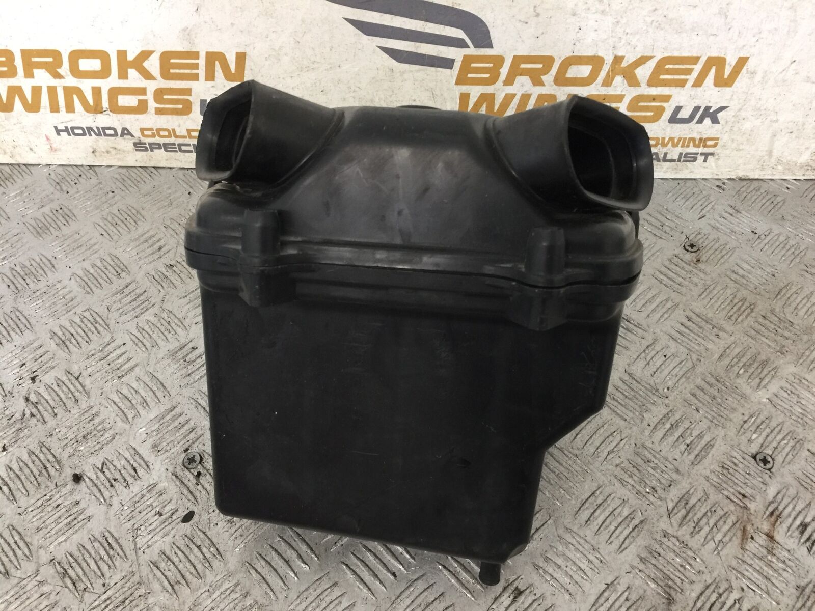 HONDA GL1800 GL 1800 AIR BOX  YEAR 2004-10 ABS (STOCK 890)