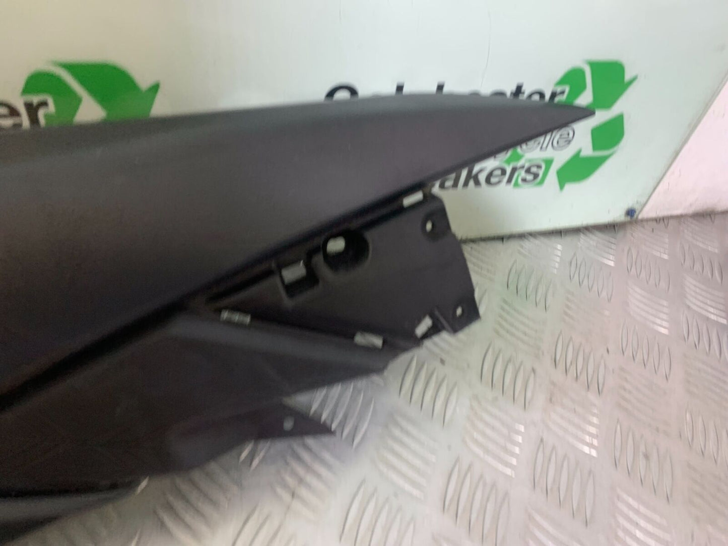 SUZUKI AN400 AN 400 BURGMAN RIGHT SEAT PANEL YEAR 2017-2024 (CMB1118)