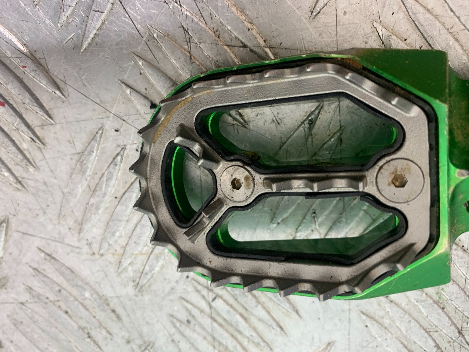 KAWASAKI KXF450 KXF 450 FOOTPEGS  YEAR 2013 CMB1217)