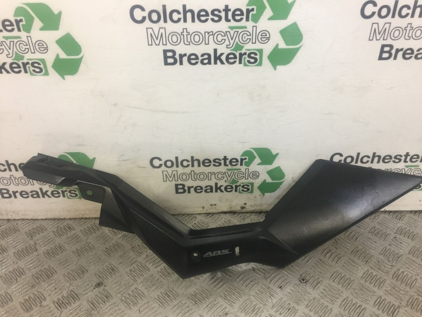 SUZUKI DL 650 V-STROM RIGHT SEAT PANEL YEAR 2017 (STOCK 638)
