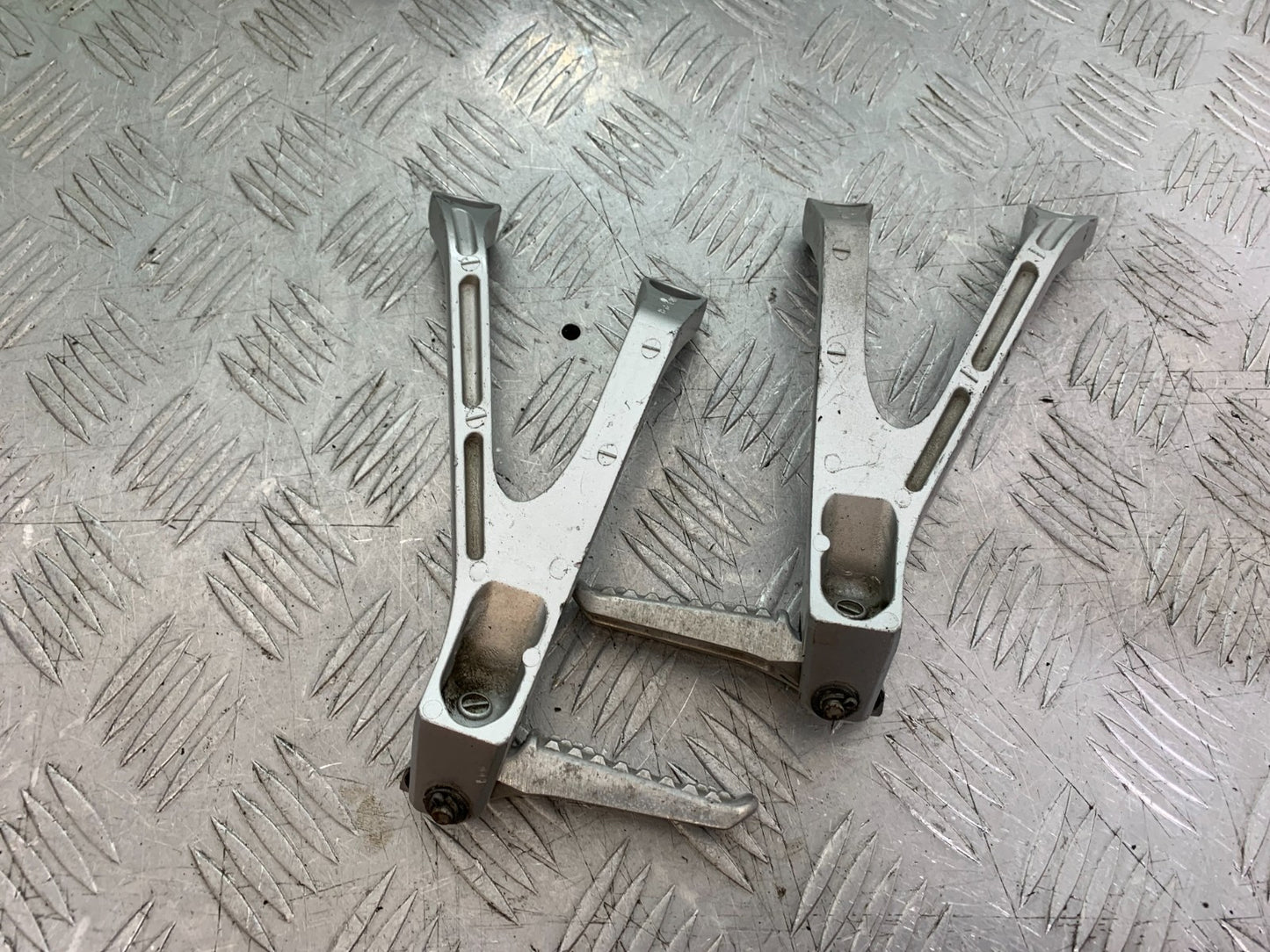 HONDA CBR1000 RR REAR HANGERS AND PEGS  YEAR 2008-2011 (CMB1330)
