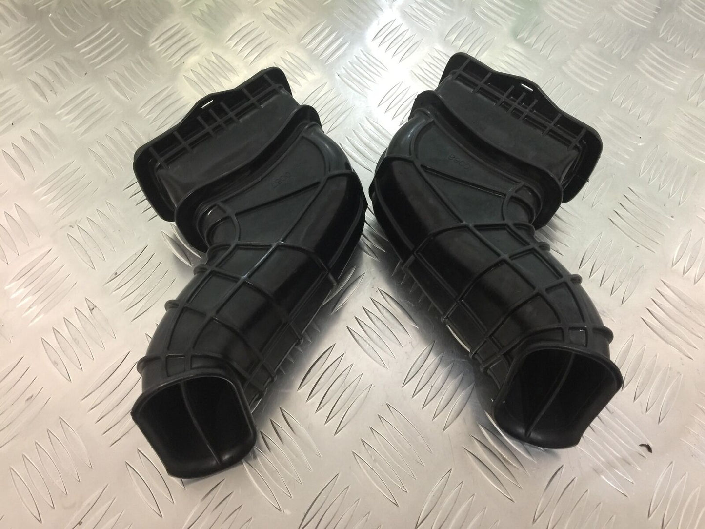 KAWASAKI ZX10R ZX10 R AIR TUBES  YEAR 2004-2005 (STOCK 932)