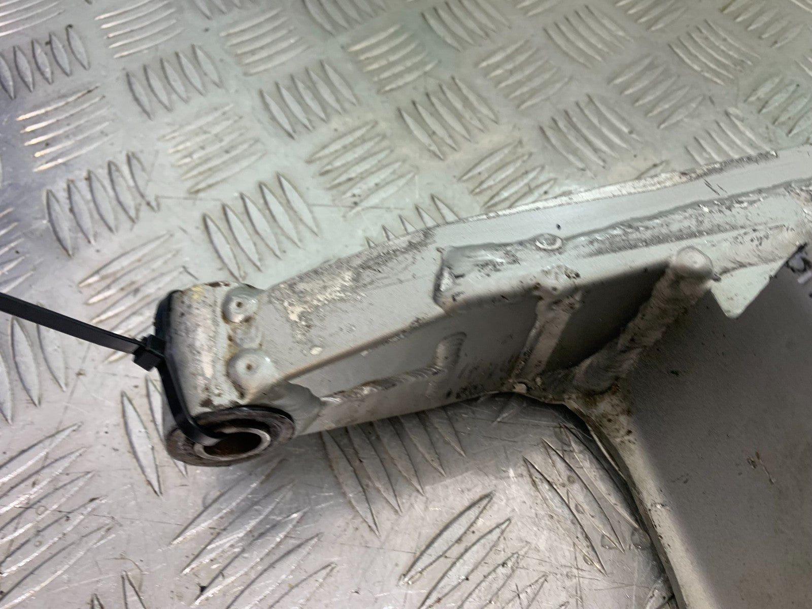 KAWASAKI KLR250 KLR 250 SWINGARM YEAR 1984-2001 (CMB1225)