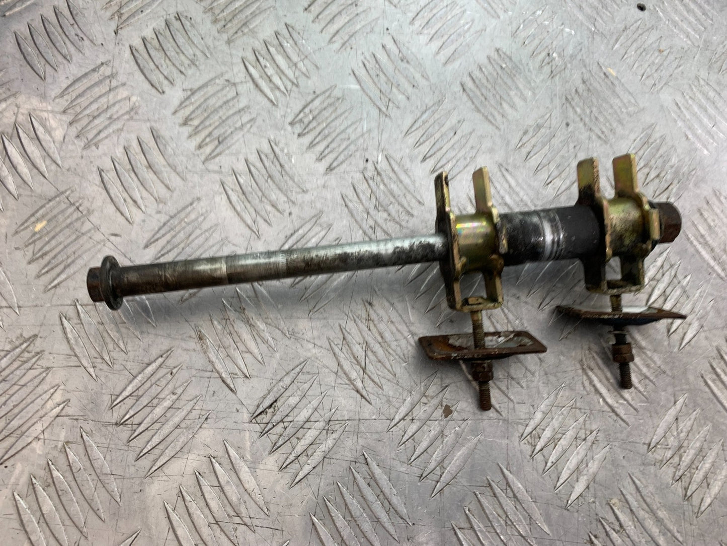 HONDA XL125 VARADERO REAR WHEEL SPINDLE & ADJUSTERS   YEAR 2001-2006  (CMB1304)