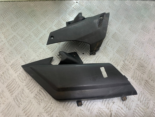 YAMAHA XMAX 250 XMAX 250 LEFT AND RIGHT INFILL COVERS YEAR 2006-09 (CMB1201)