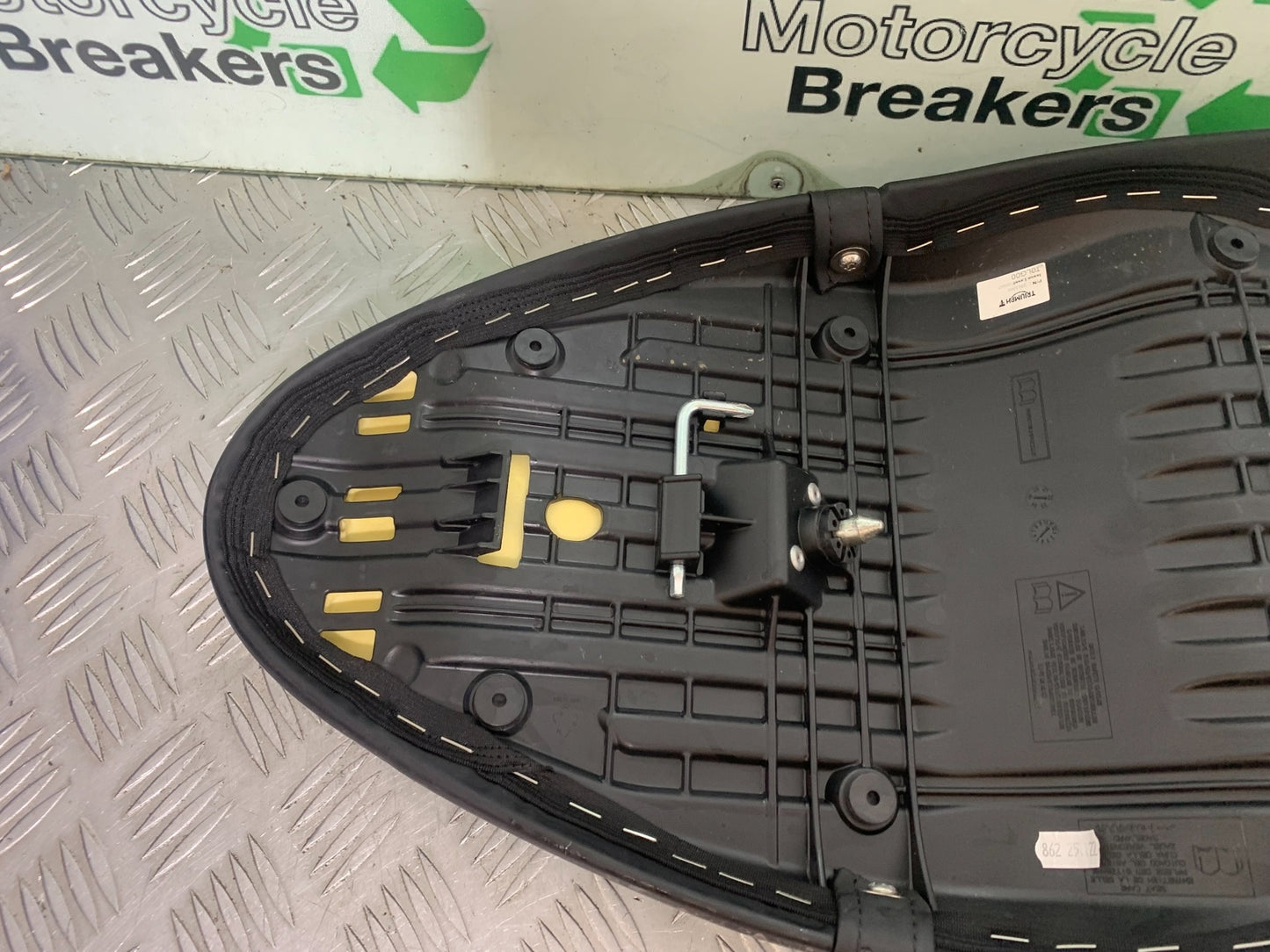 TRIUMPH TRIDENT 660 SEAT   YEAR 2021-2024 (CMB1148)