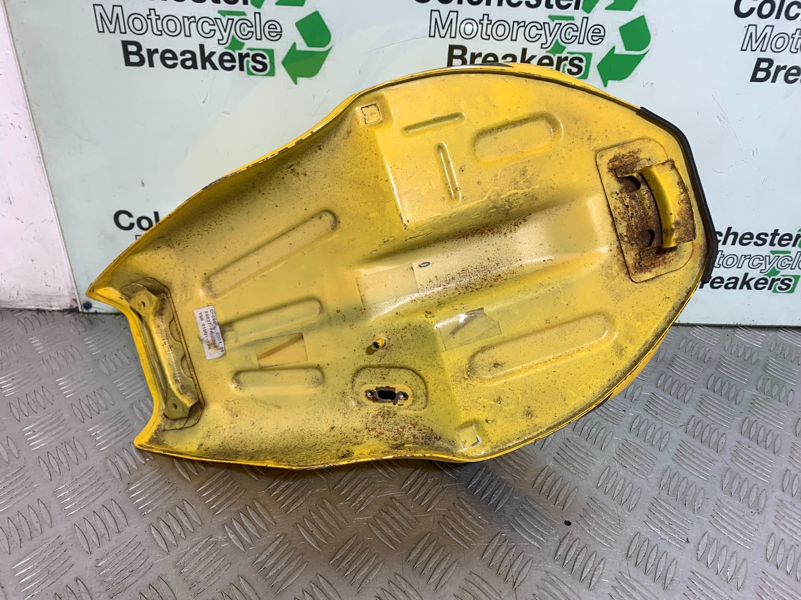 SUZUKI GS500 GS 500 PETROL TANK  YEAR 2004