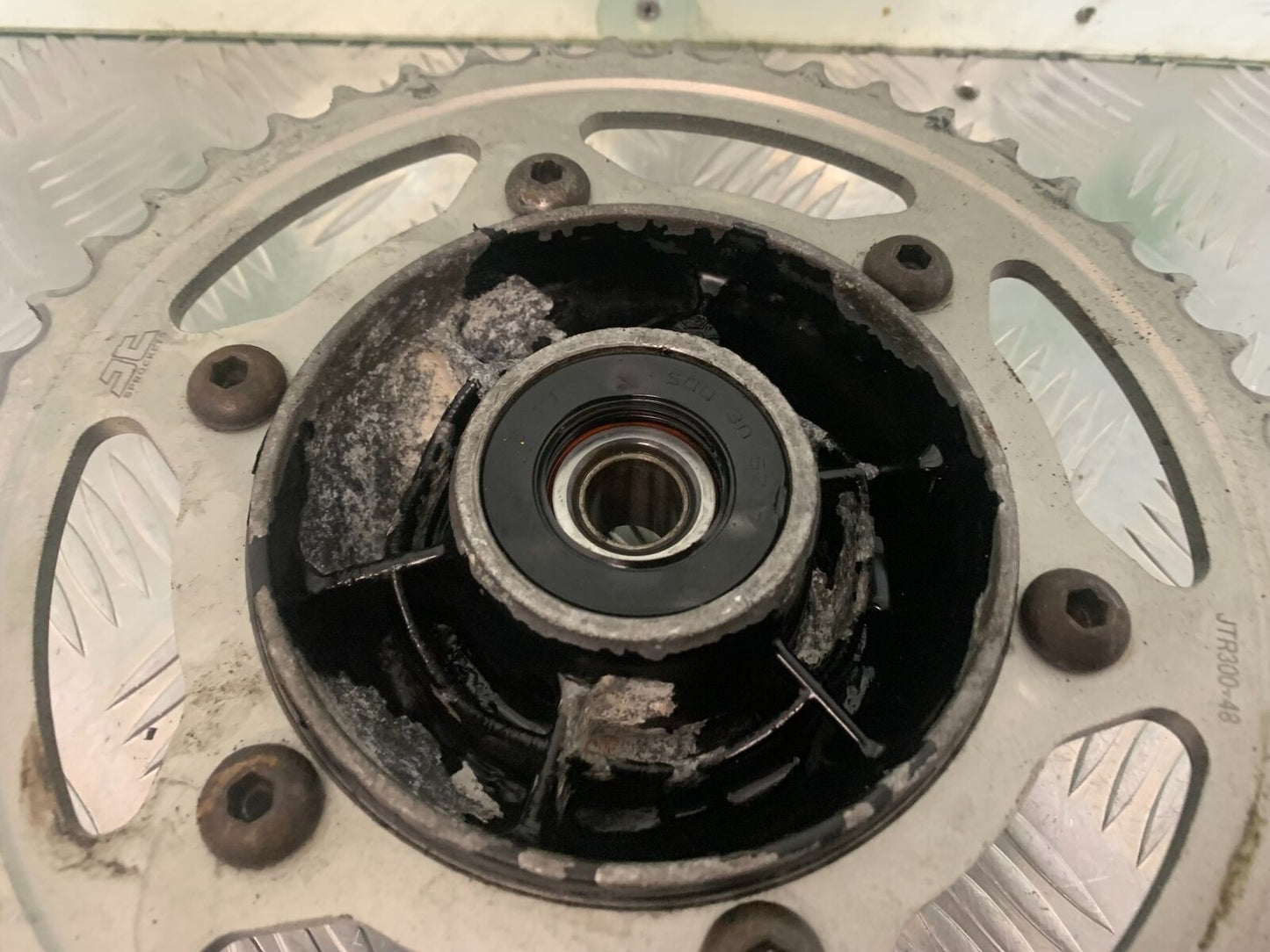 HONDA XL650 V TRANSALP REAR SPROCKET CARRIER YEAR 2001-2006 (STOCK 975)
