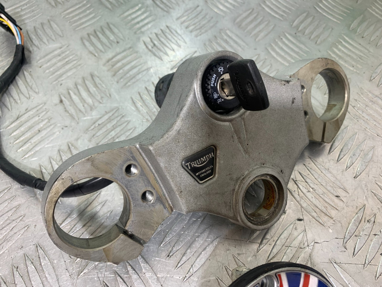 TRIUMPH 1050 SPRINT ST LOCKS AND KEY  2004-2007 (CMB1197)