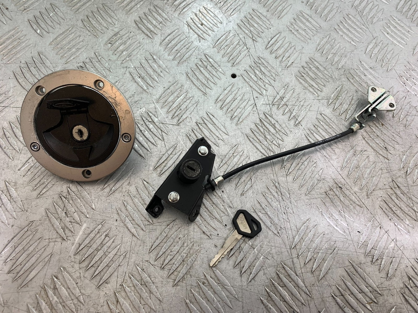 KAWASAKI ER6 N PETROL CAP SEAT LOCK KEY YEAR 2012-2017 (CMB1324)