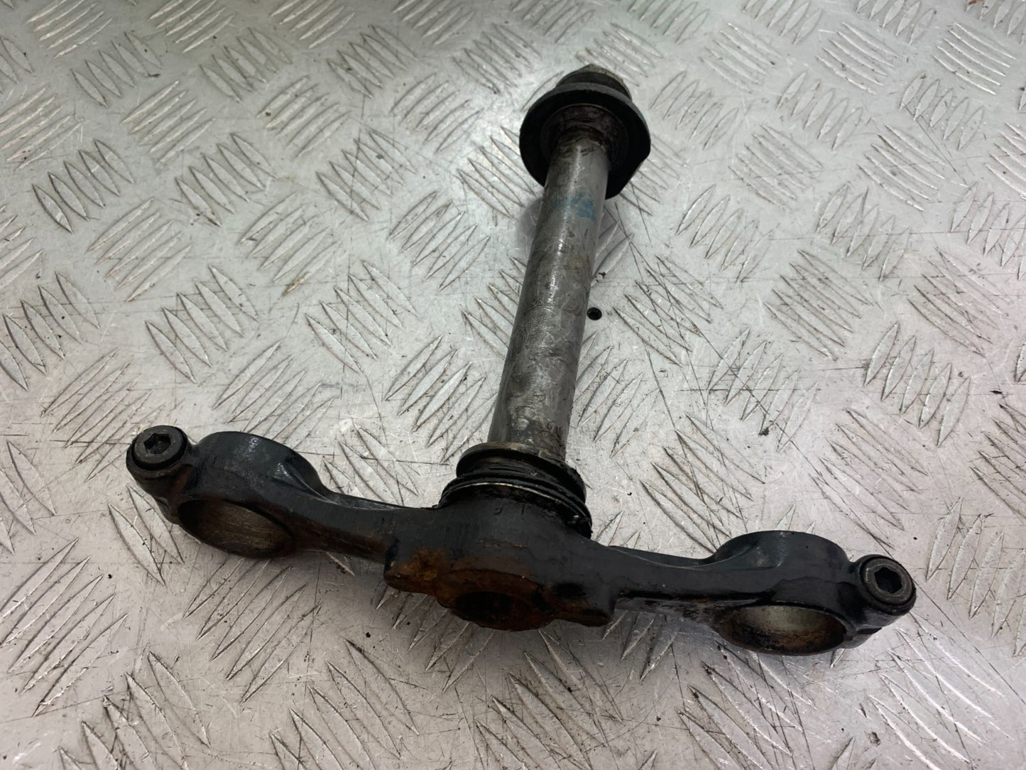 HONDA VT700 VT 700 SHADOW BOTTOM YOKE   YEAR 1984-85 (CMB1328)
