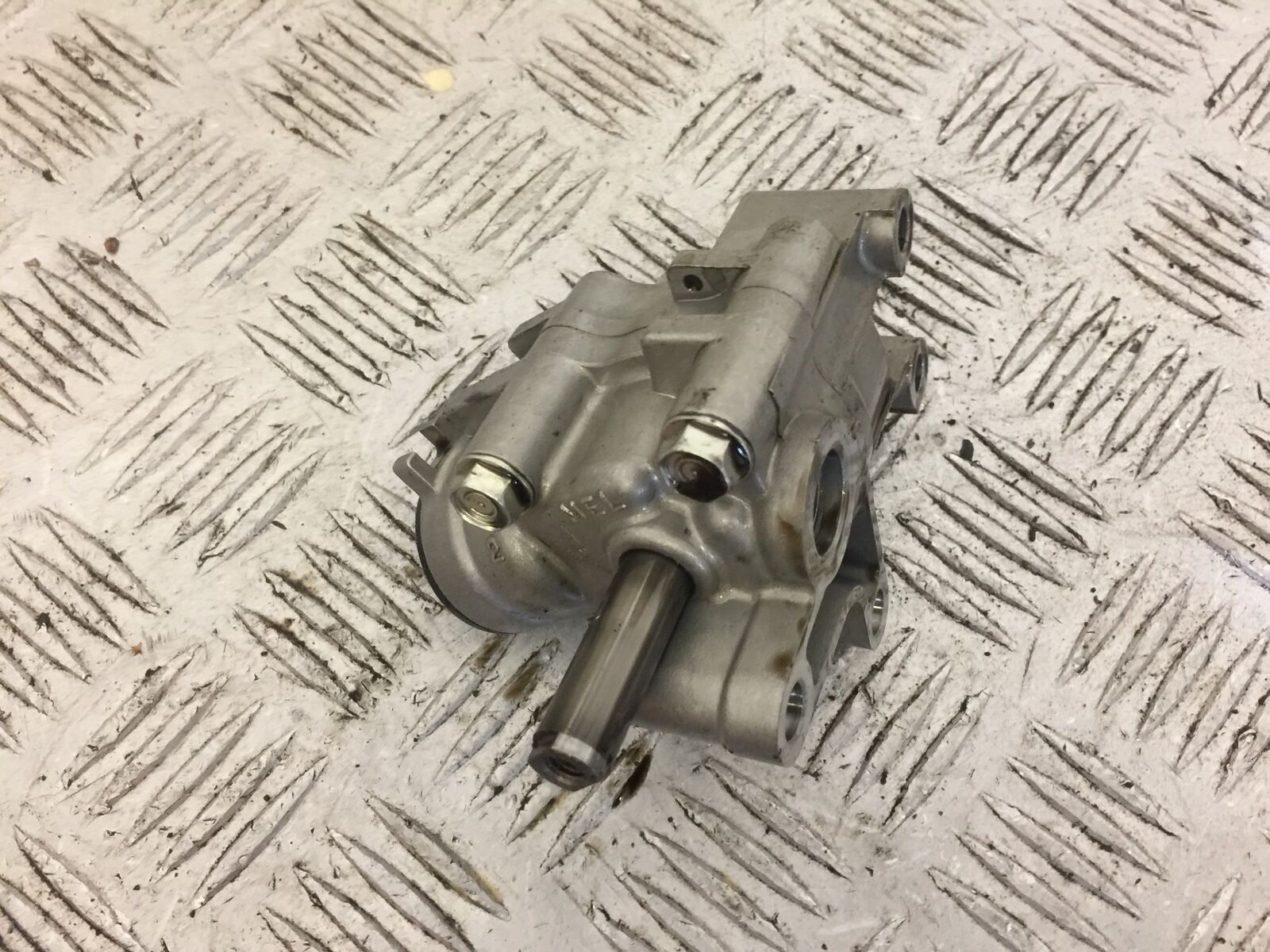 HONDA CBR1000 rr FIREBLADE OIL PUMP YEAR 2004-07 (STOCK 690)