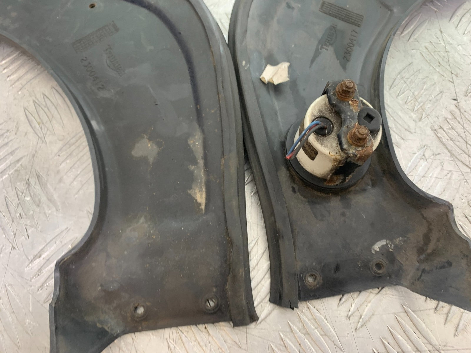 TRIUMPH TROPHY 900 LEFT AND RIGHT TOP INNER INFILLS   YEAR 1991-95 (CMB1251)