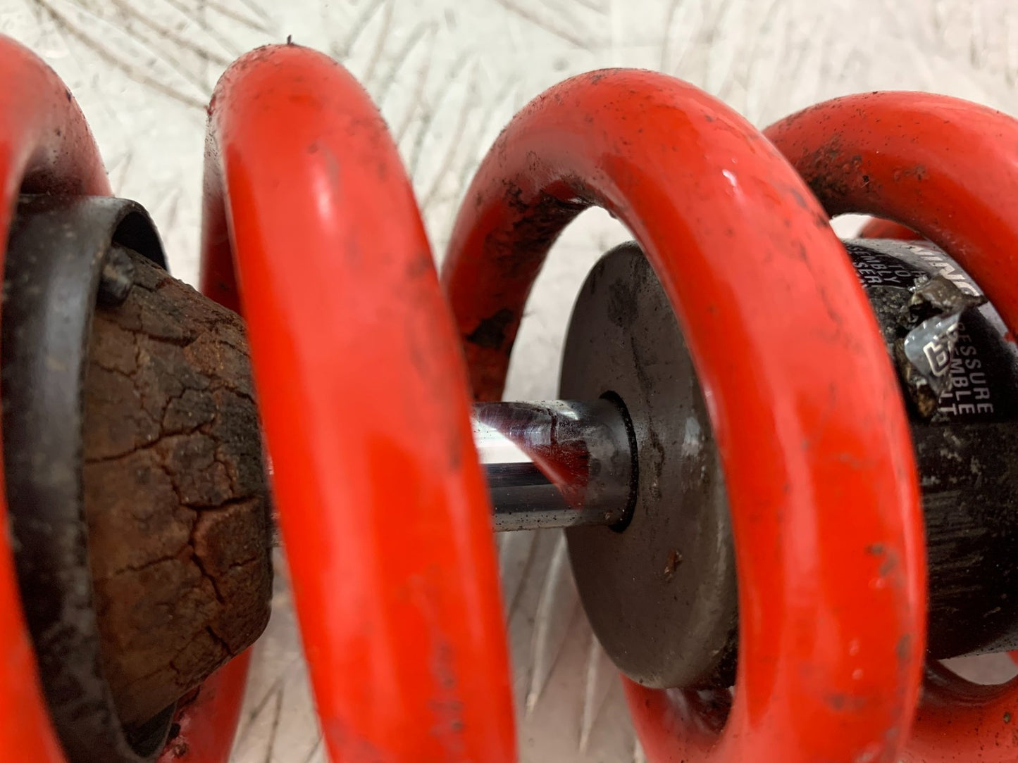 TRIUMPH 955I SPRINT RS REAR SHOCK  YEAR 1999-03 (CMB1313)