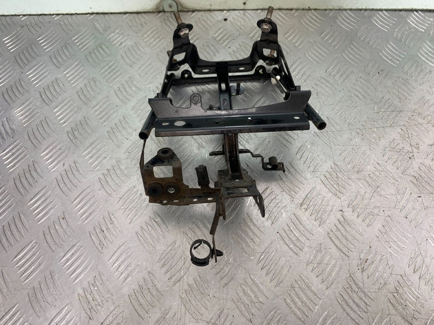 YAMAHA XMAX 125 XMAX-125 FAIRING BRACKET  YEAR 2015-2020  (CMB1266)