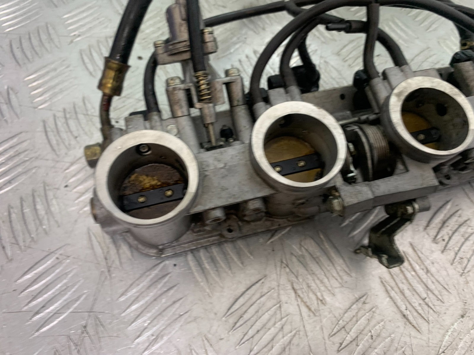 HONDA CBR1100 BLACKBIRD THROTTLE BODIES  YEAR 1999-2005 (CMB1232)