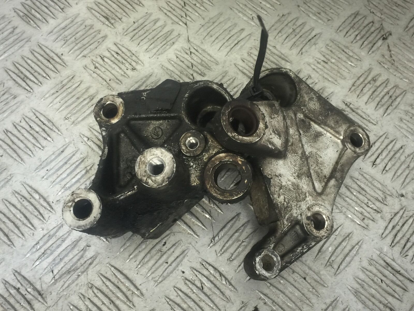 HONDA CBR600 CBR 600 F4I SPORT ENGINE BRACKETS YEAR 2004  (STOCK 628)