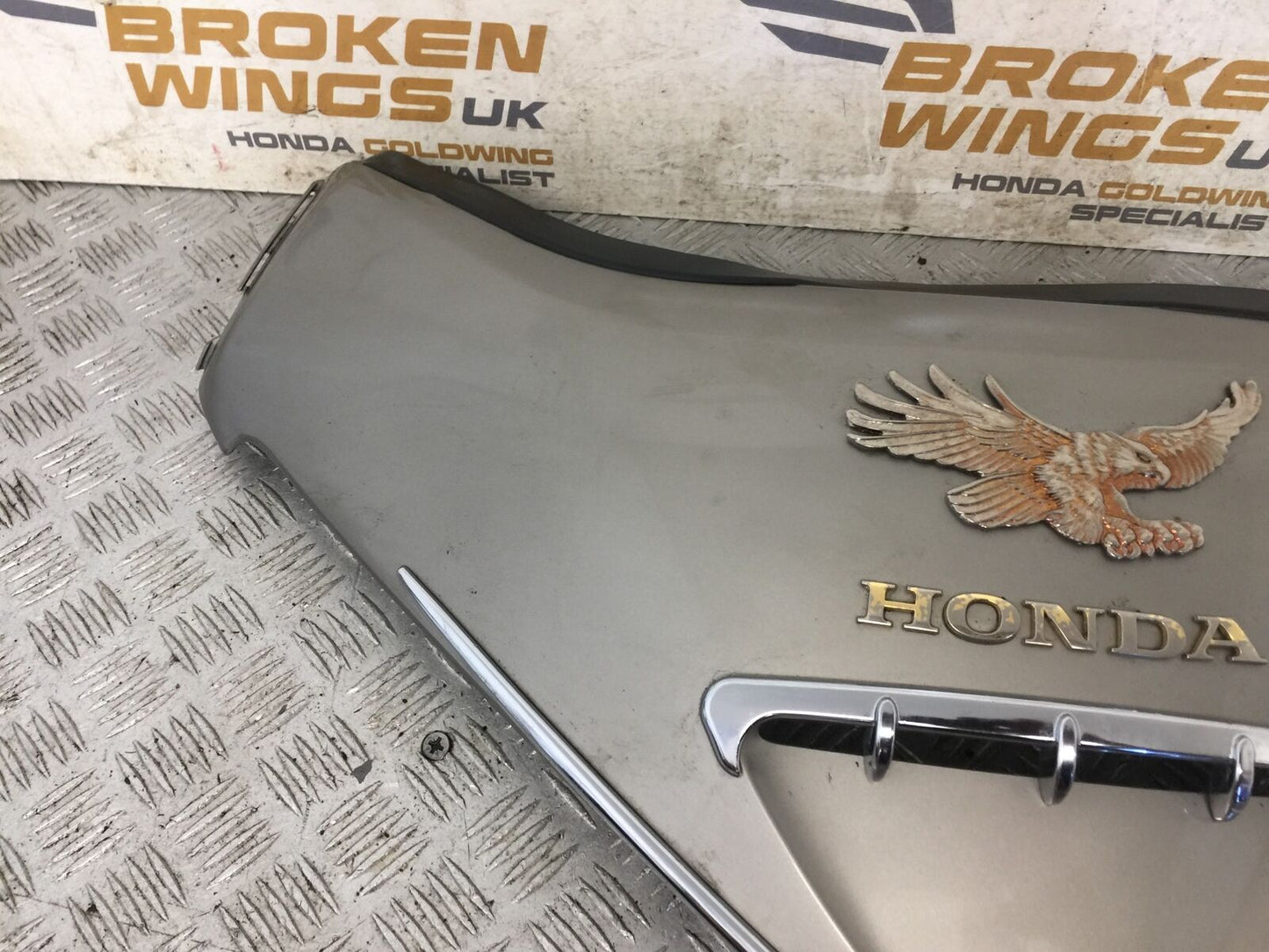 HONDA GL1800 GL 1800 TOP FAIRING PANEL YEAR 2004-10 ABS (STOCK 890)