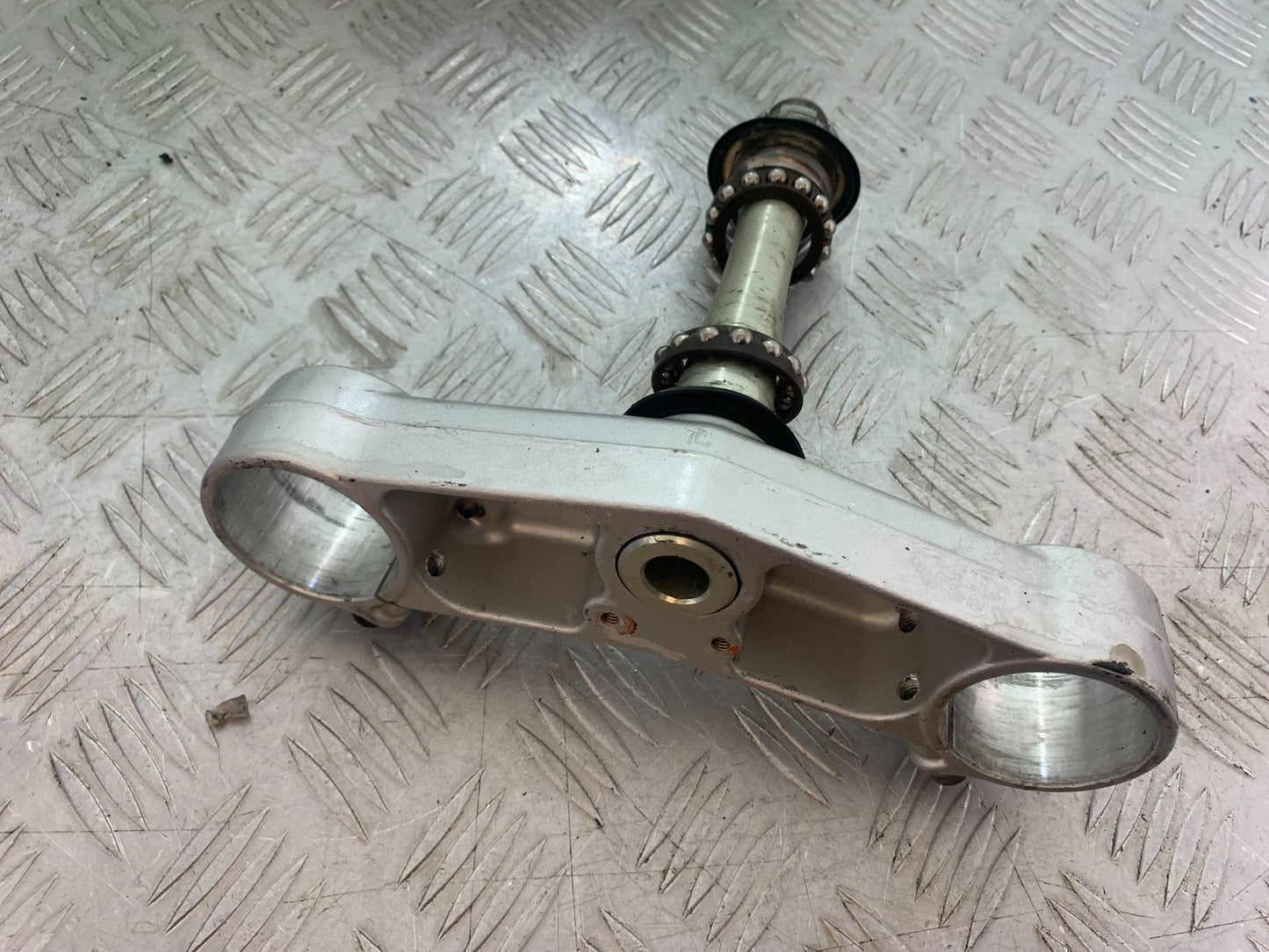 YAMAHA YZF R1 14 B BIG BANG BOTTOM YOKE   2009-14 (CMB1175)