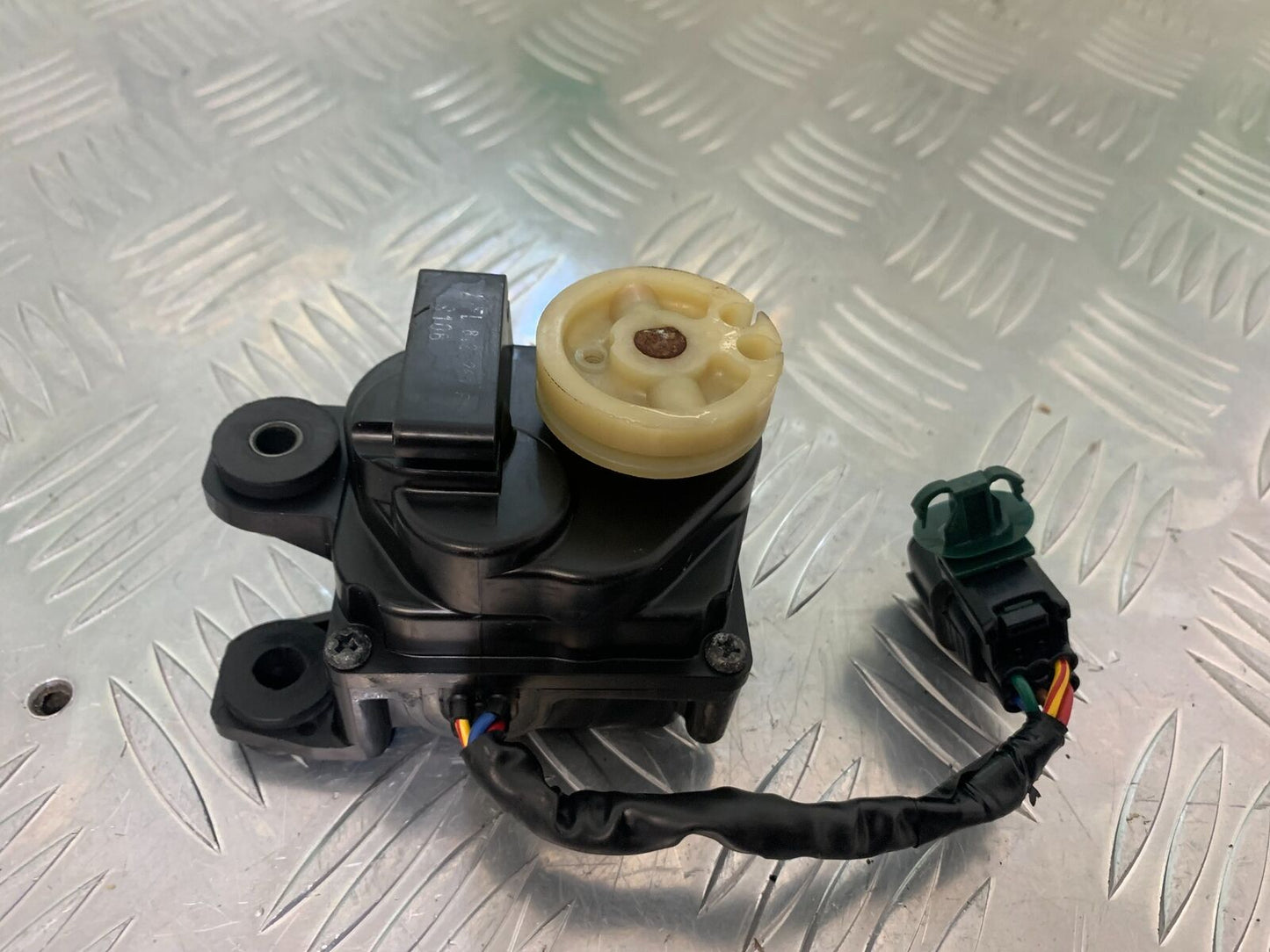 HONDA CBR1000 rr FIREBLADE EXHAUST SERVO MOTOR  YEAR 2008-2011 (STOCK 986)