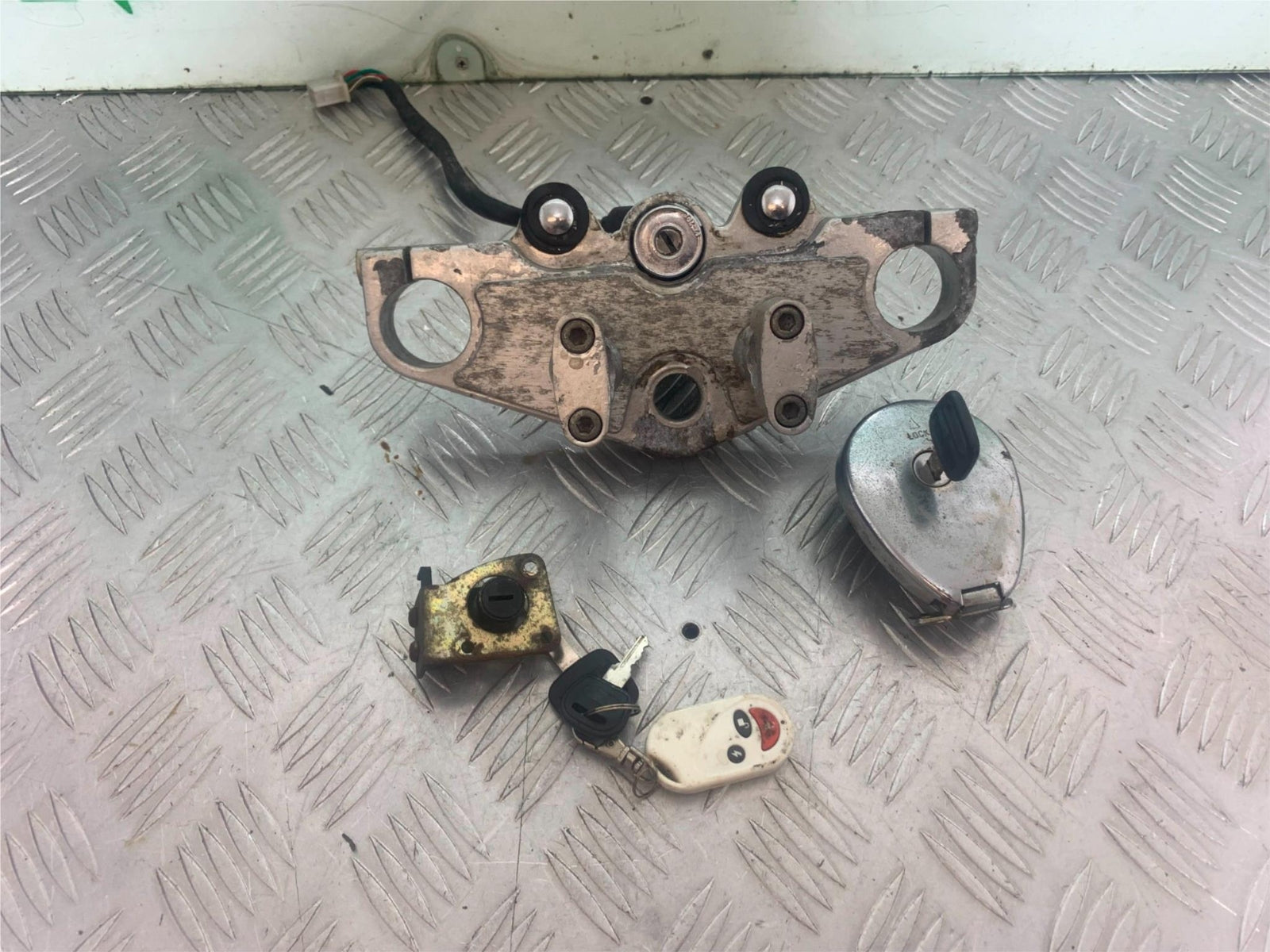 PIONEER XF250 LOCKS AND KEY YEAR 2009 (CMB1143)