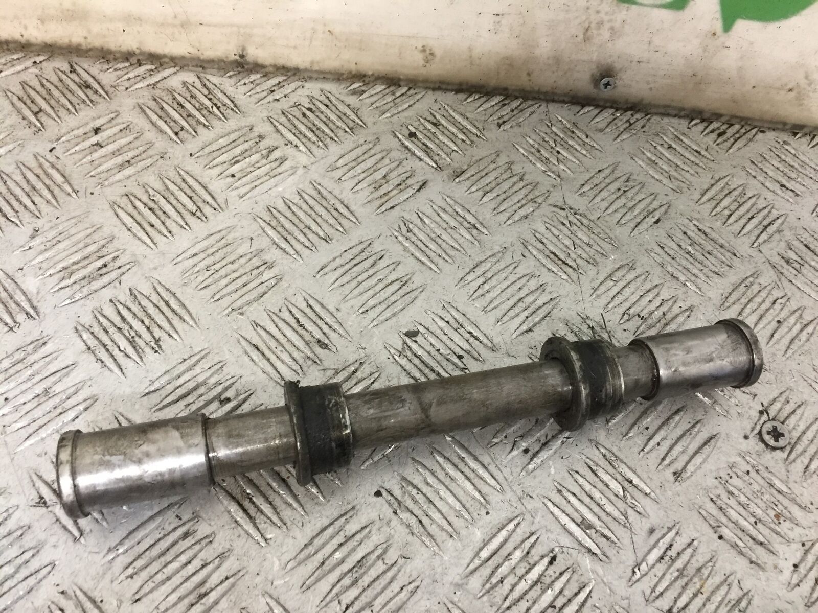 KAWASAKI ZX9R ZX9 C FRONT WHEEL SPINDLE   YEAR 1998-99 (STOCK 903)