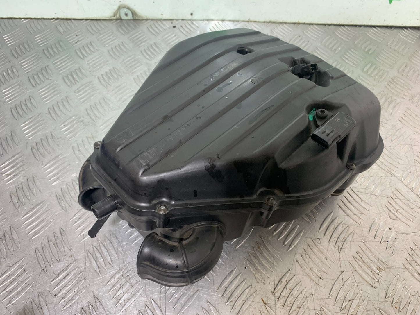 TRIUMPH 1050 SPEED TRIPLE AIRBOX YEAR 2005-2007 (CMB1322)