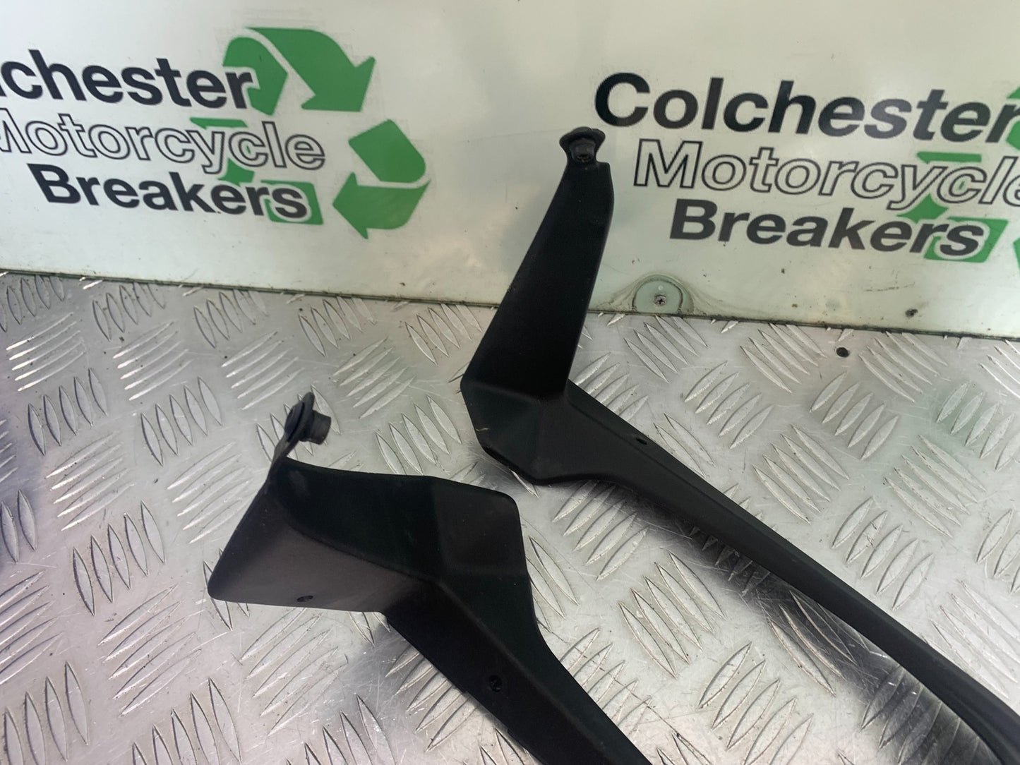 KAWASAKI ZX6R LEFT AND RIGHT TOP FARING INFILL PANELS  YEAR 2009-2012 (CMB1136)