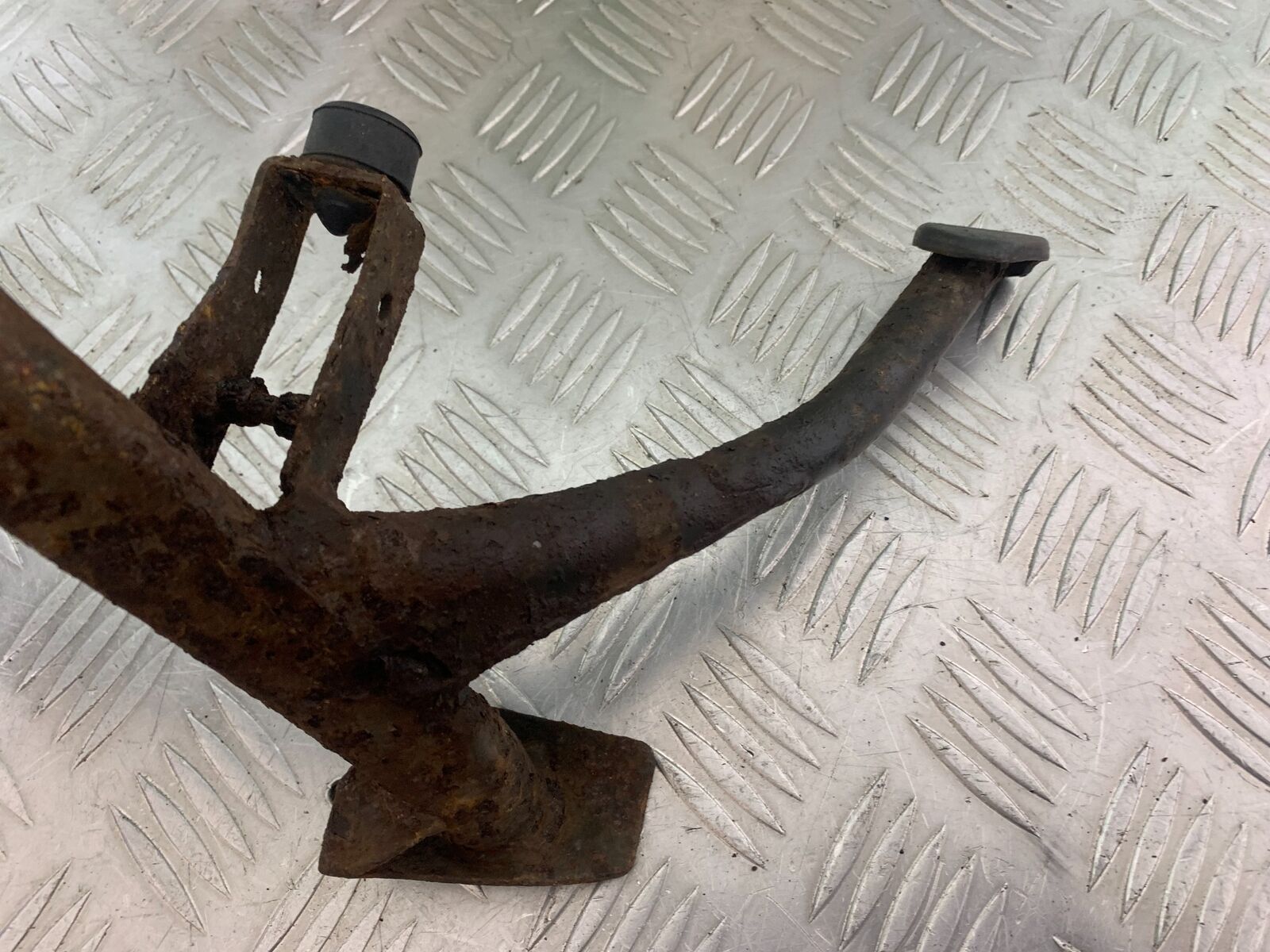 SUZUKI AN400 AN 400 BURGMAN CENTER STAND  YEAR 2017-2024 (CMB1118)
