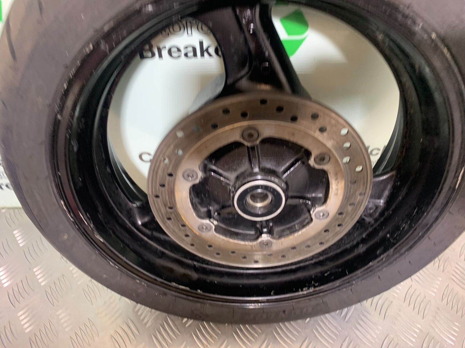 HONDA CBR1100 BLACKBIRD REAR WHEEL  YEAR 1996-1998 (CMB1017)