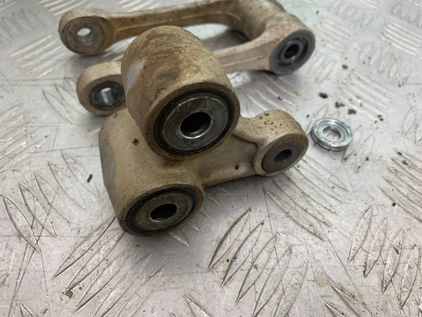 KAWASAKI KXF450 KXF 450 REAR SHOCK LINKAGE  YEAR 2013 CMB1217)