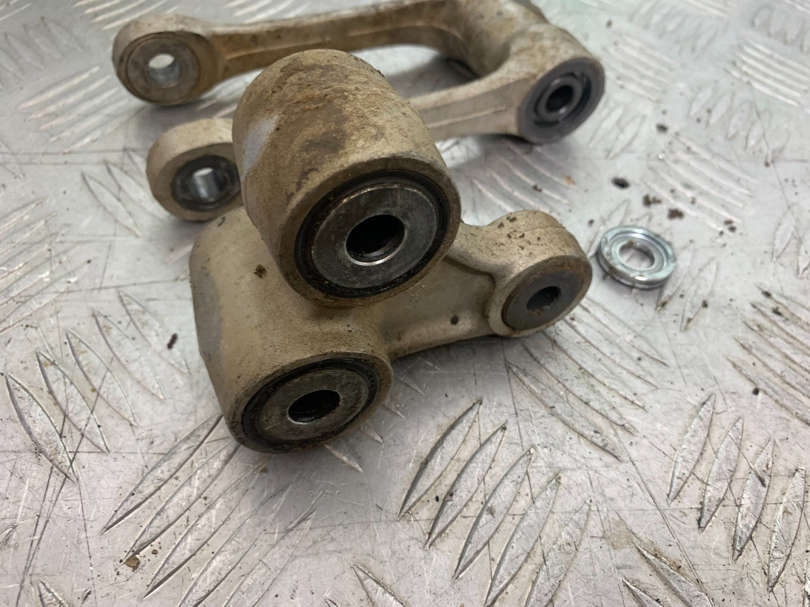 KAWASAKI KXF450 KXF 450 REAR SHOCK LINKAGE  YEAR 2013 CMB1217)