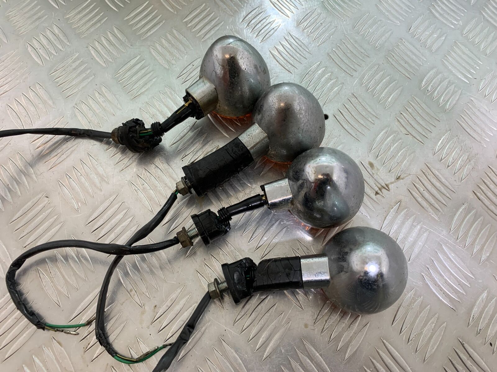 KAWASAKI ZR 750 ZEPHYR 4 X INDICATORS (DAMAGED) YEAR 1991-95 (CMB1008)
