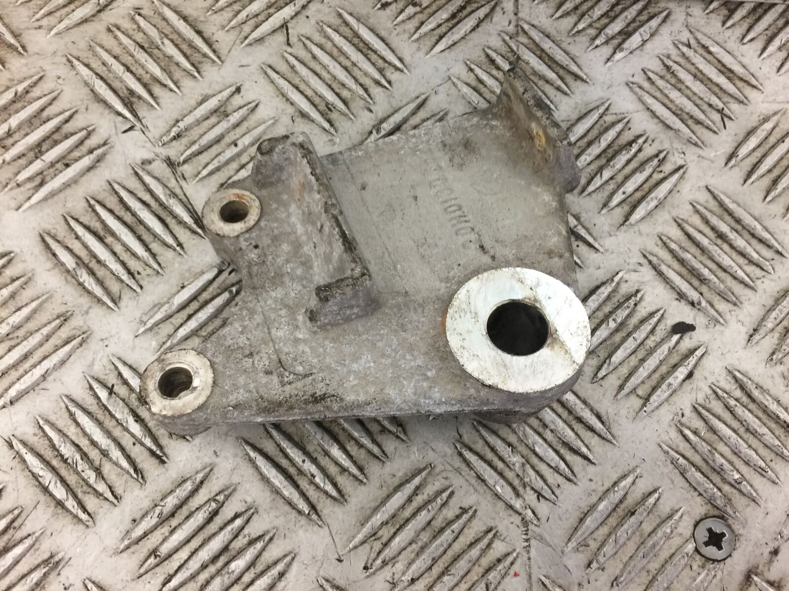 DERBI GPR50 GPR 50 REAR CALIPER BRACKET   YEAR 2002
