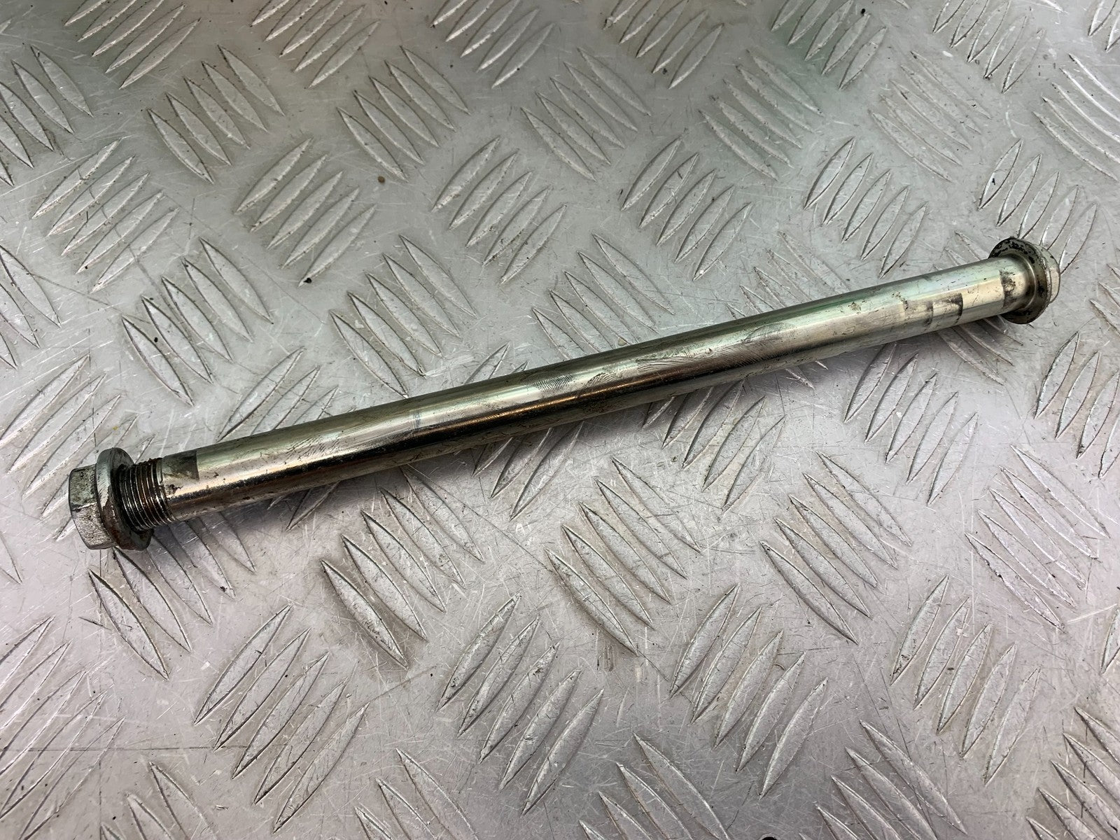 KAWASAKI ZZR1100 D SWINGARM SPINDLE  YEAR 1993-2001 (CMB1189)
