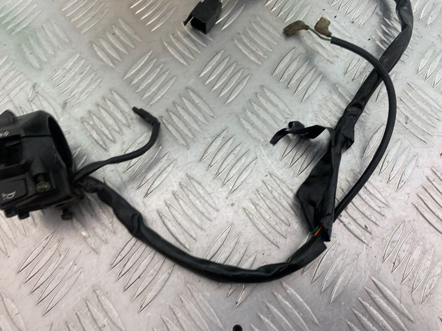 HONDA CBR1100 BLACKBIRD LEFT SWITCH GEAR  YEAR 1999-2005  (CMB1103)