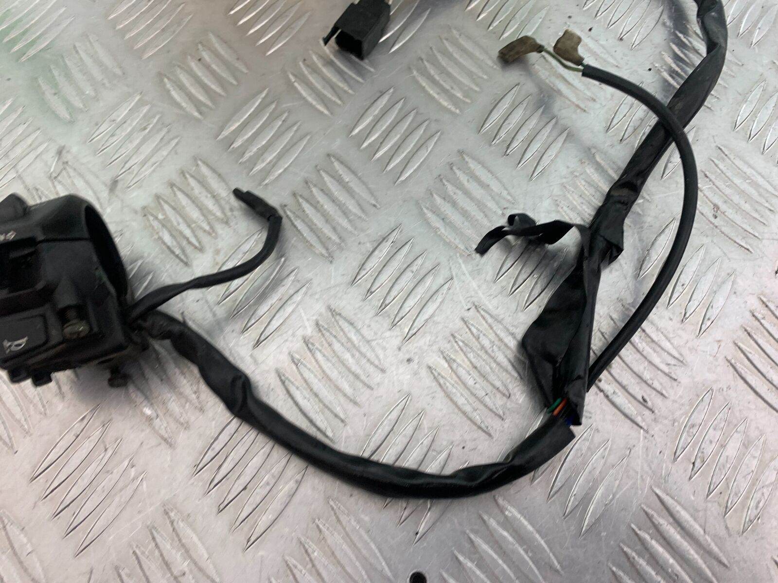 HONDA CBR1100 BLACKBIRD LEFT SWITCH GEAR  YEAR 1999-2005  (CMB1103)
