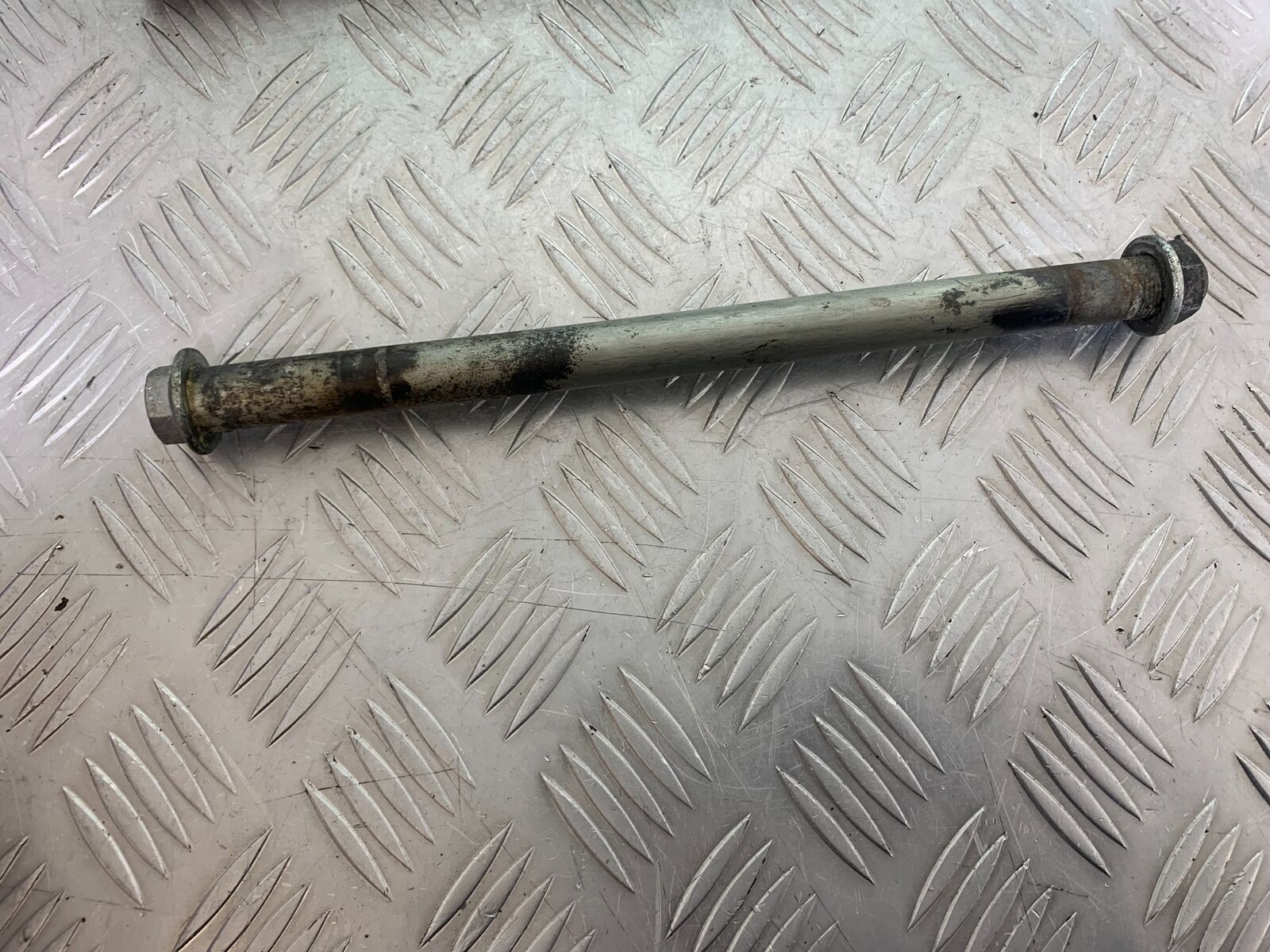 KAWASAKI ZX6R ZX6 J SWINGARM  SPINDLE  YEAR 2000 (CMB1129)