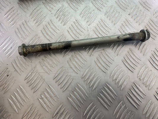 KAWASAKI ZX6R ZX6 J SWINGARM  SPINDLE  YEAR 2000 (CMB1129)