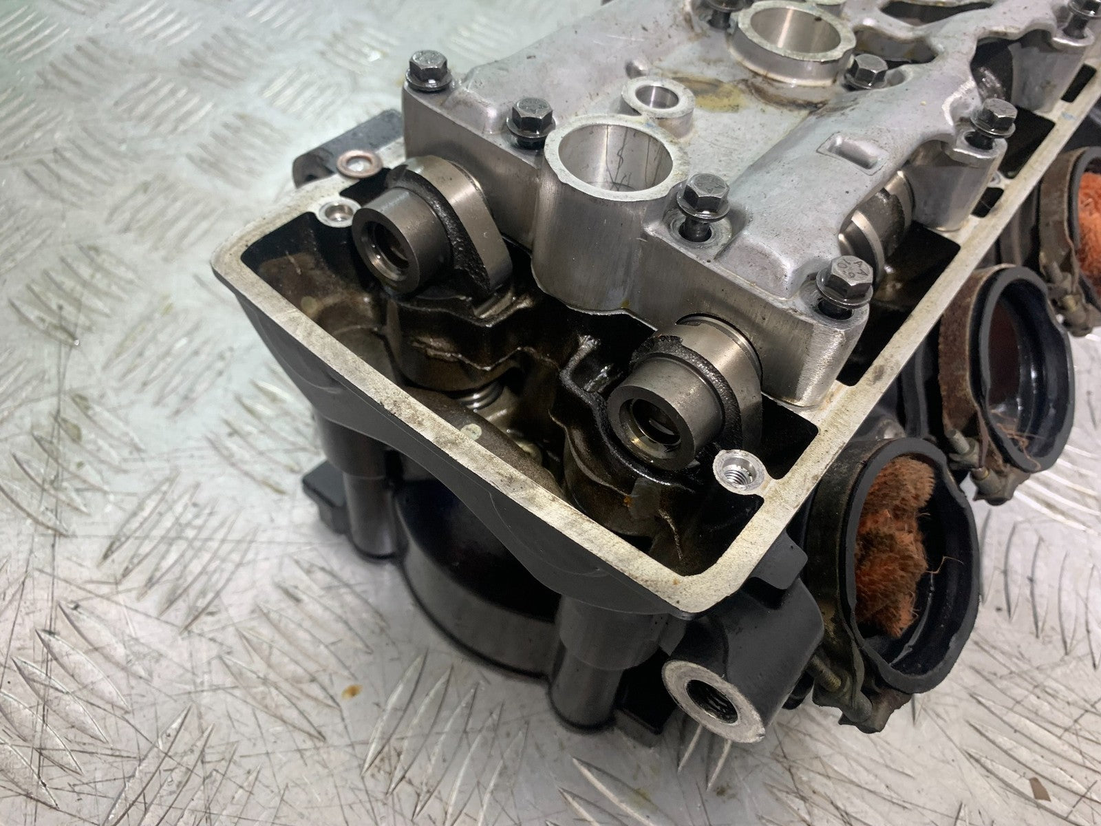 TRIUMPH 675 STREET TRIPLE R CYLINDER HEAD AND CAMS   YEAR 2012 (CMB1221)